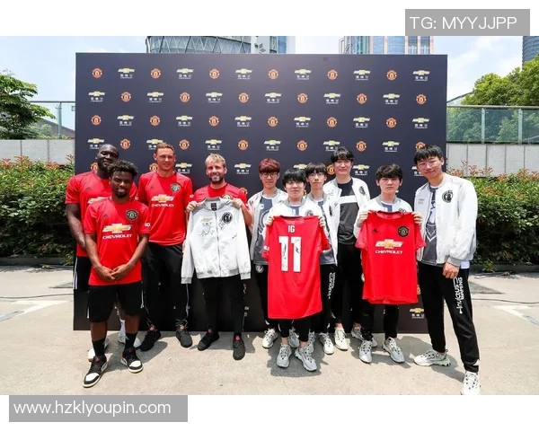 朴彩英与足球球星亲密合影瞬间 展现跨界友谊与魅力风采