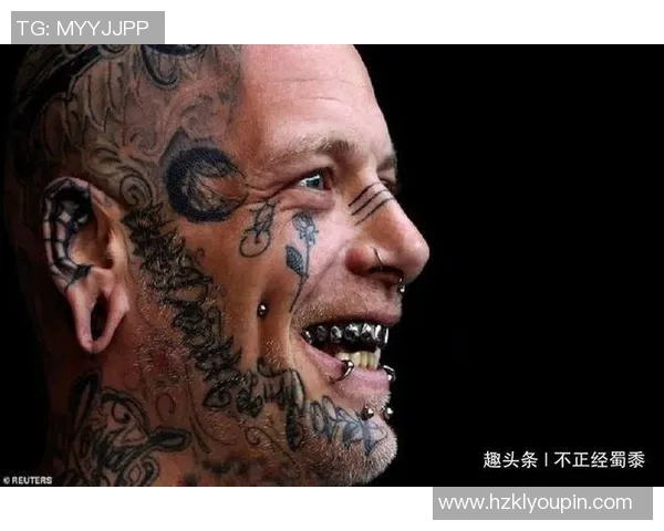 足球球星照片展现独特纹身魅力彰显个性风采与激情故事